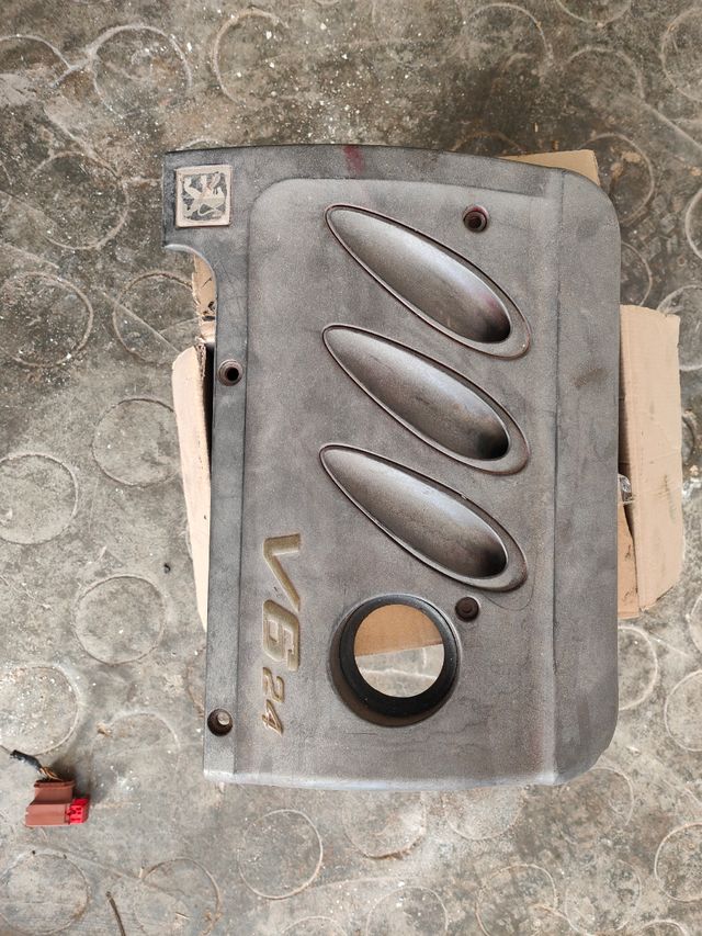 Tapa motor Peugeot v6