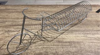 Porta CD in ferro con la sagoma di una bici