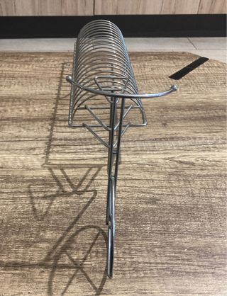 Porta CD in ferro con la sagoma di una bici