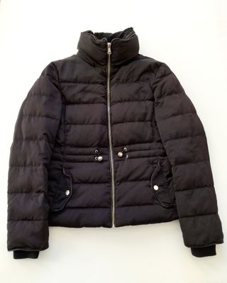 Chaqueta de plumas de Zara.