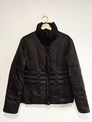 Chaqueta de plumas de Zara.