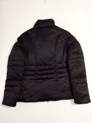Chaqueta de plumas de Zara.