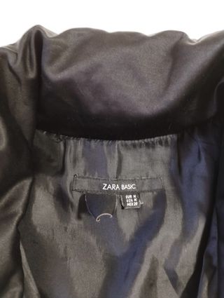 Chaqueta de plumas de Zara.