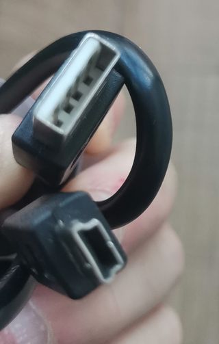 2 CABLES  USB 2.0 a Mini B. 