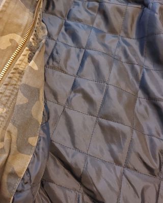 Parka Stradivarius caqui Talla S 
