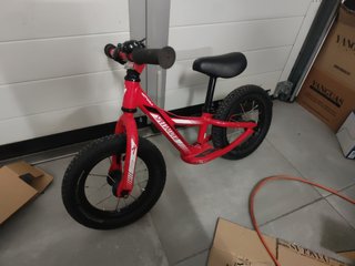 Bicicleta Specialized Hotwalk 12