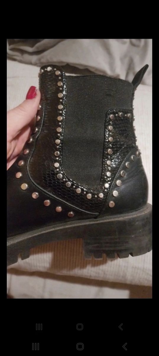 BOTINES ZARA CON REMACHES