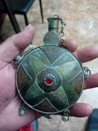 Pólvera árabe bronce antiguo funciona