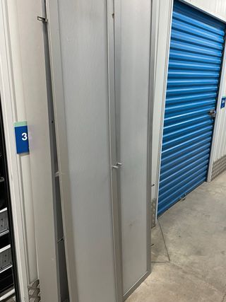 Estanteria cd plata  con puertas