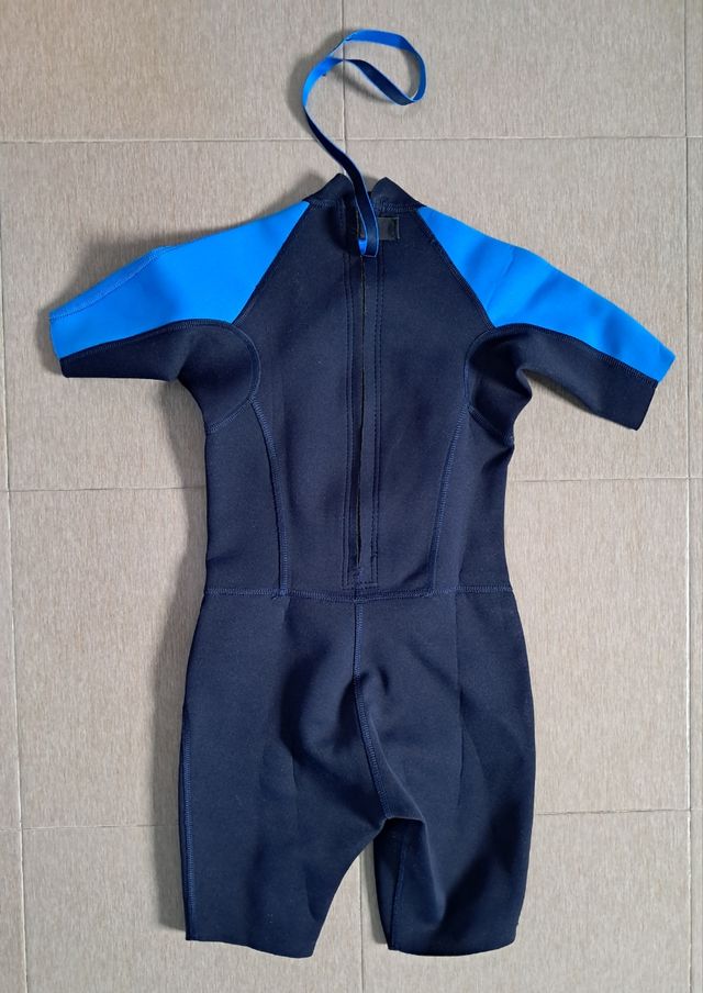 Neopreno niño y albornoz T.8