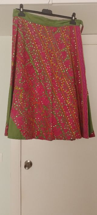 Falda pareo larga bordada a mano