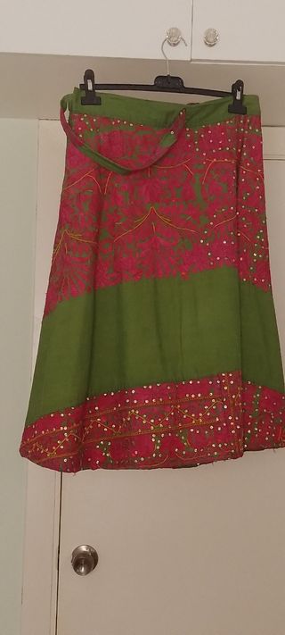 Falda pareo larga bordada a mano