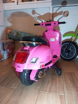 Moto Vespa Rosa