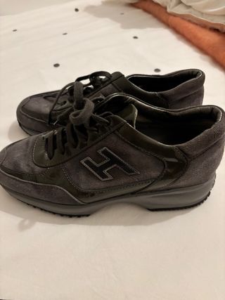 Hogan zapatillas talla 36’5 casi a estrenar !!