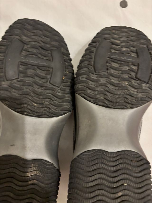 Hogan zapatillas talla 36’5 casi a estrenar !!