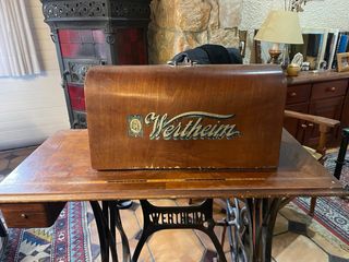 Maquina de coser antigua con 100 años
