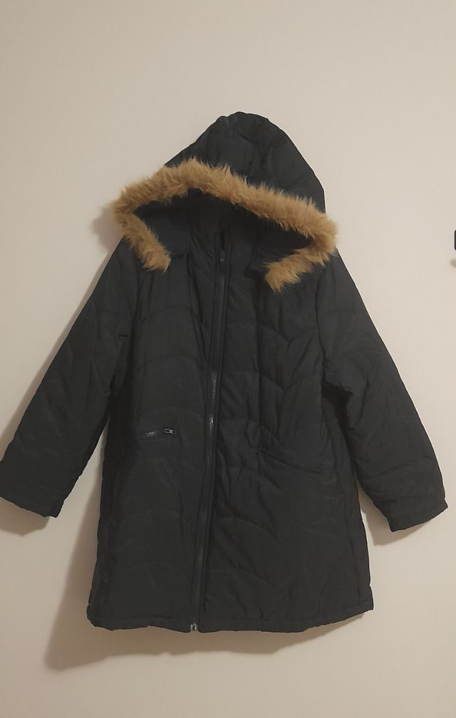 Abrigo acolchado con capucha