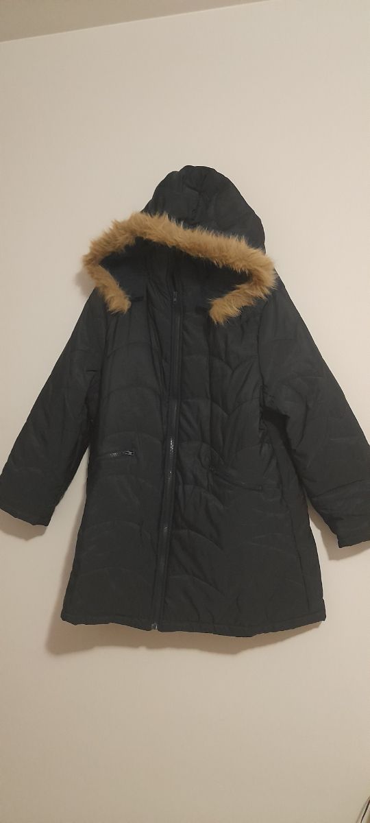 Abrigo acolchado con capucha