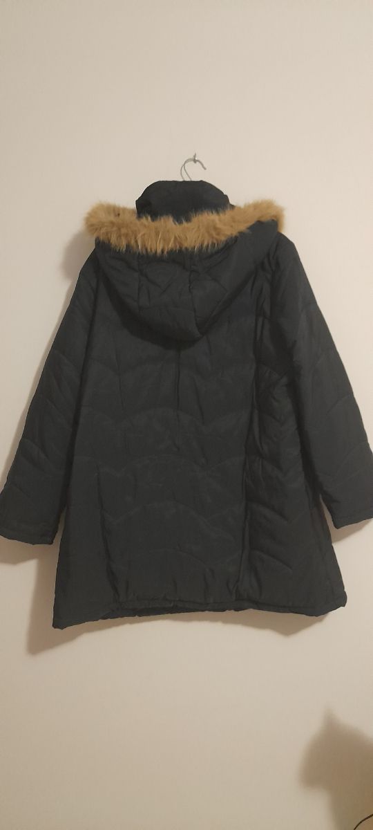 Abrigo acolchado con capucha