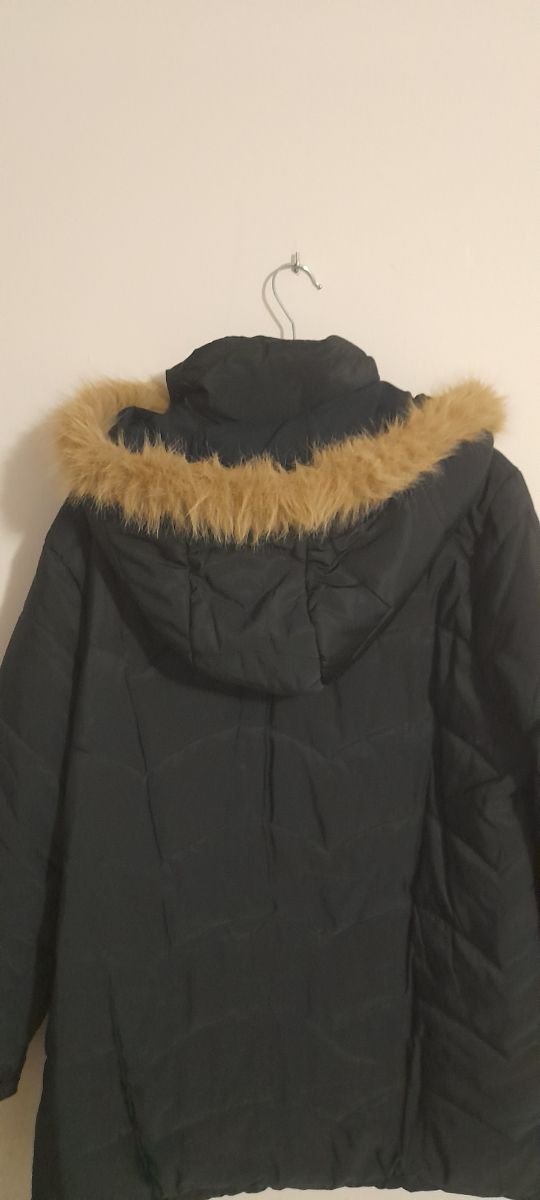 Abrigo acolchado con capucha