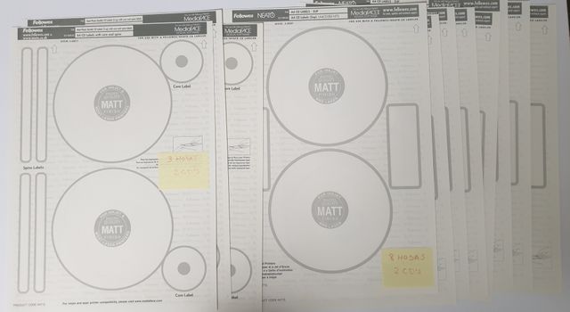 Etiquetas y etiquetadora para CD y DVD
