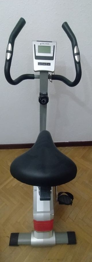 Bicicleta estatica con sillín regulable