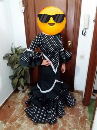 Traje de flamenca lunares blanco y negro