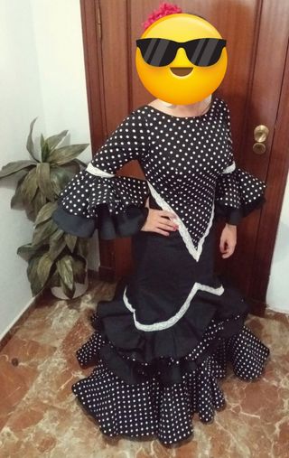 Traje de flamenca lunares blanco y negro