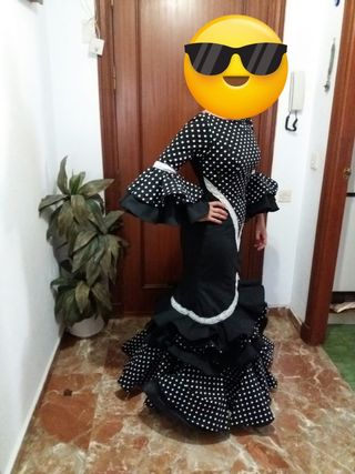 Traje de flamenca lunares blanco y negro