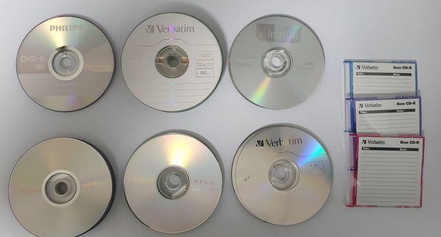 Lote CD y DVD Distintos tipos (57)