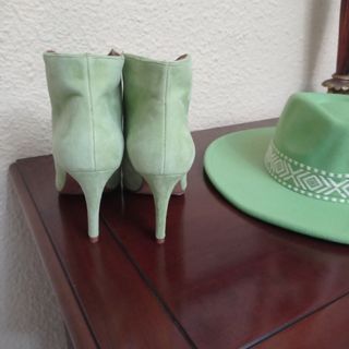 Botines  verdes de ante piel de toral nuevos 
