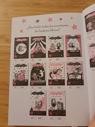 Isadora Moon celebra su cumpleaños / Isadora Moon Has a Birthday (Spanish Edition)