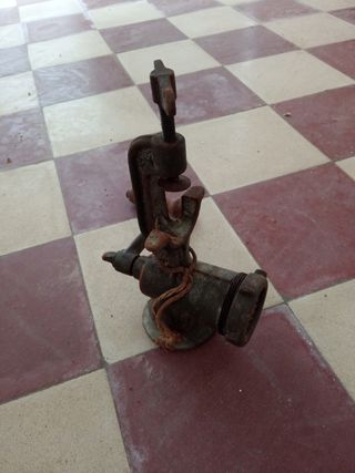 Antigüedades. Picador de carne.