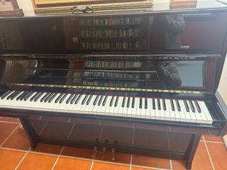 Piano Petrof