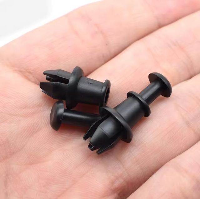 Grapas,clips,soportes para batea trasera 