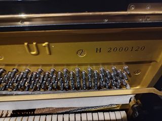 Piano vertical Yamaha U1, silenciador y banqueta