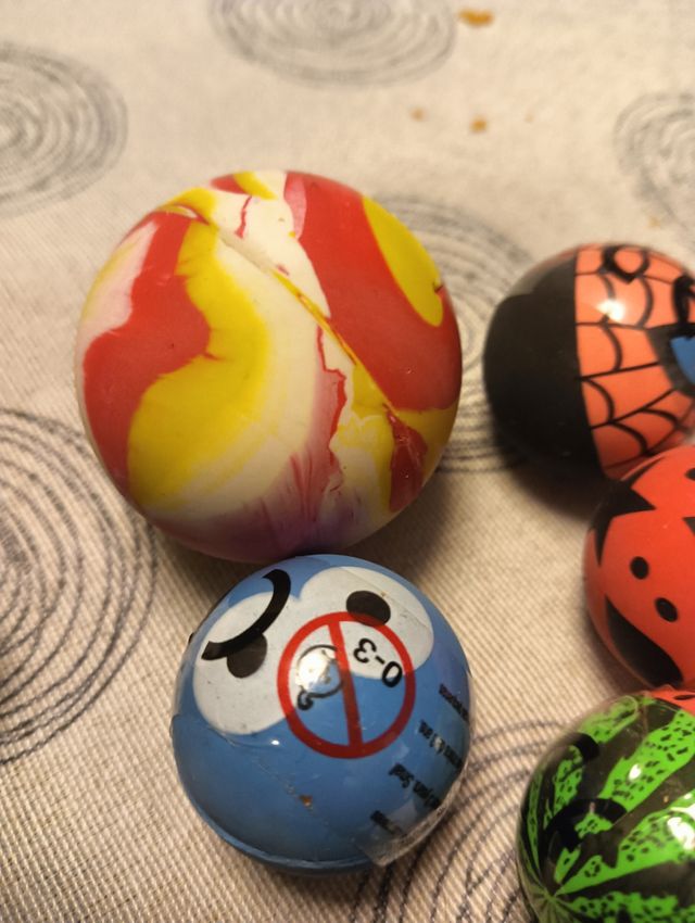 5 pelotas saltarinas