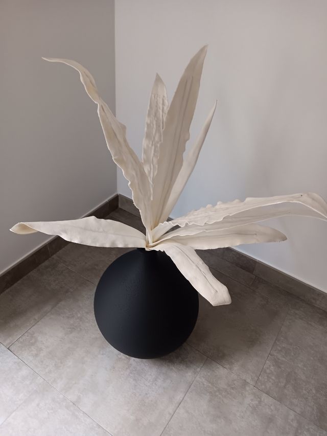 Bombonas pintadas en negro