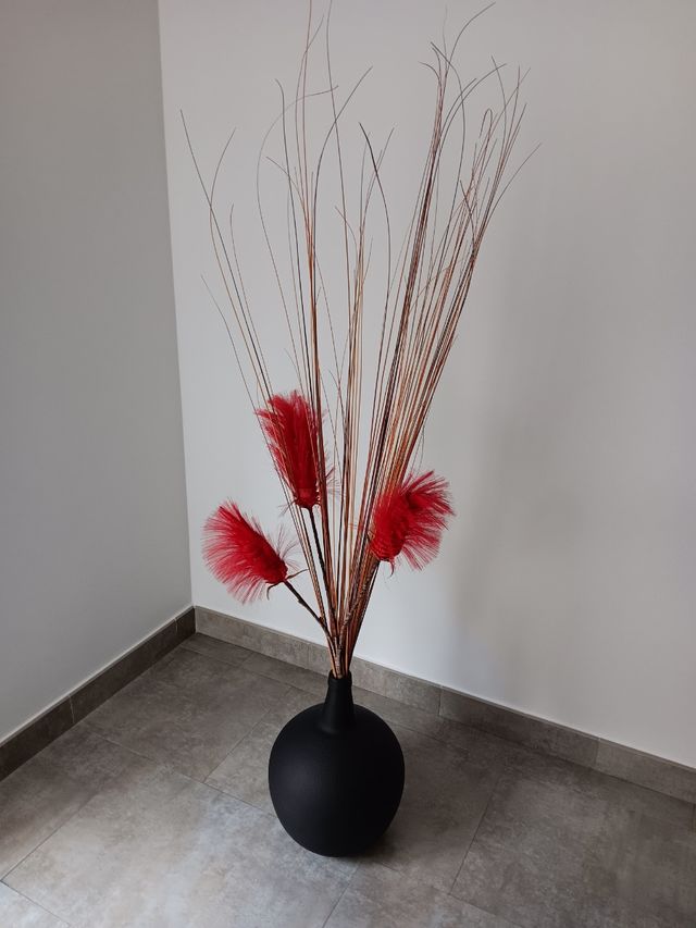 Bombonas pintadas en negro