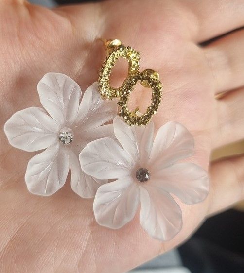 flores de hielo blanco y dorado