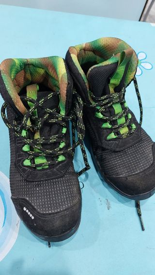 Scarpetta antinfortunistica o trekking , boy scout