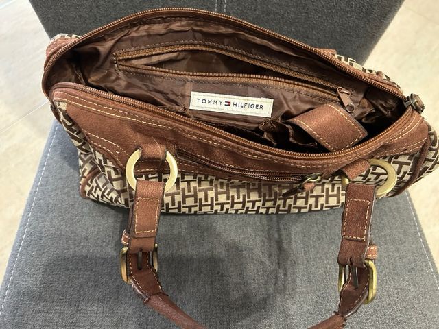 Bolso de Tommy Hilfiger de mano
medidas 30x15