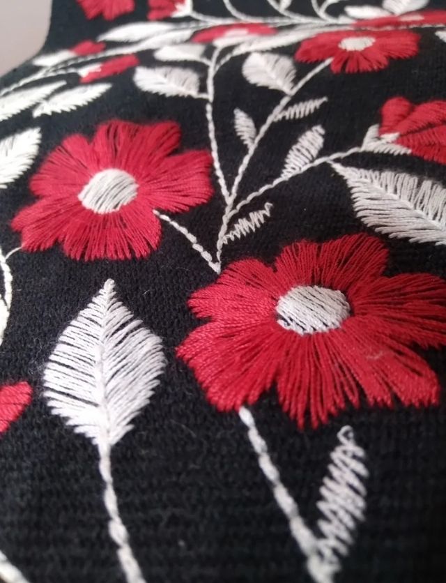 Alpargatas con flores bordadas. 39