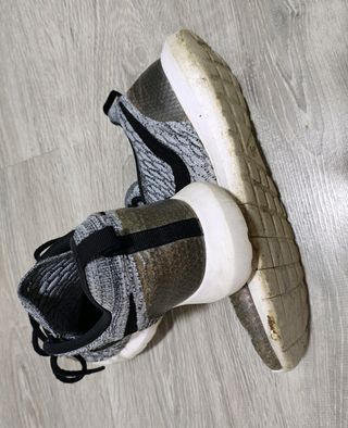 Bambas Nike Roshe NM Flykni gris