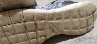 Bambas Nike Roshe NM Flykni gris