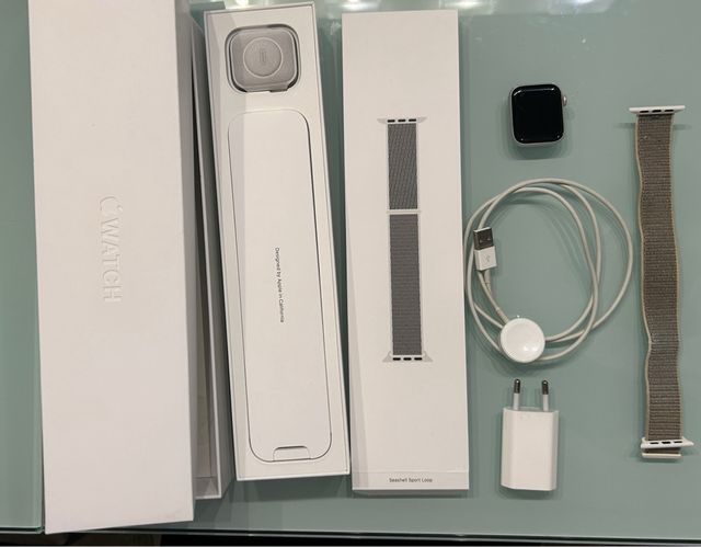 Apple watch series 4
