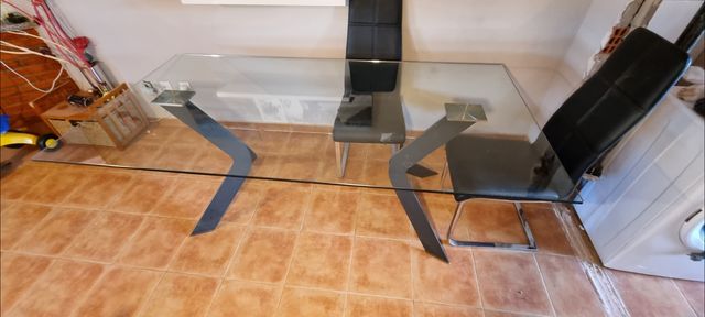 Mesa de salón de cristal