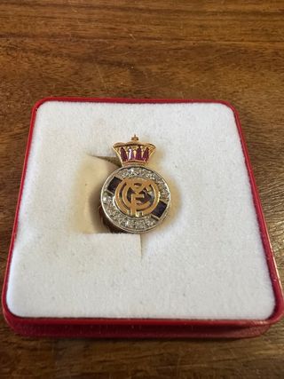 PIN DEL REAL MADRID EN ORO Y DIAMANTES 1967