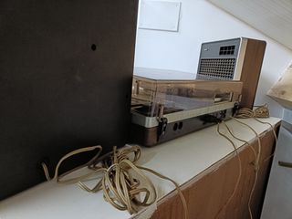 Precioso Tocadiscos con Altavoces. 