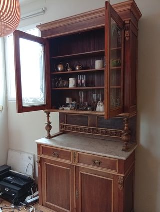 Aparador de madera y marmol